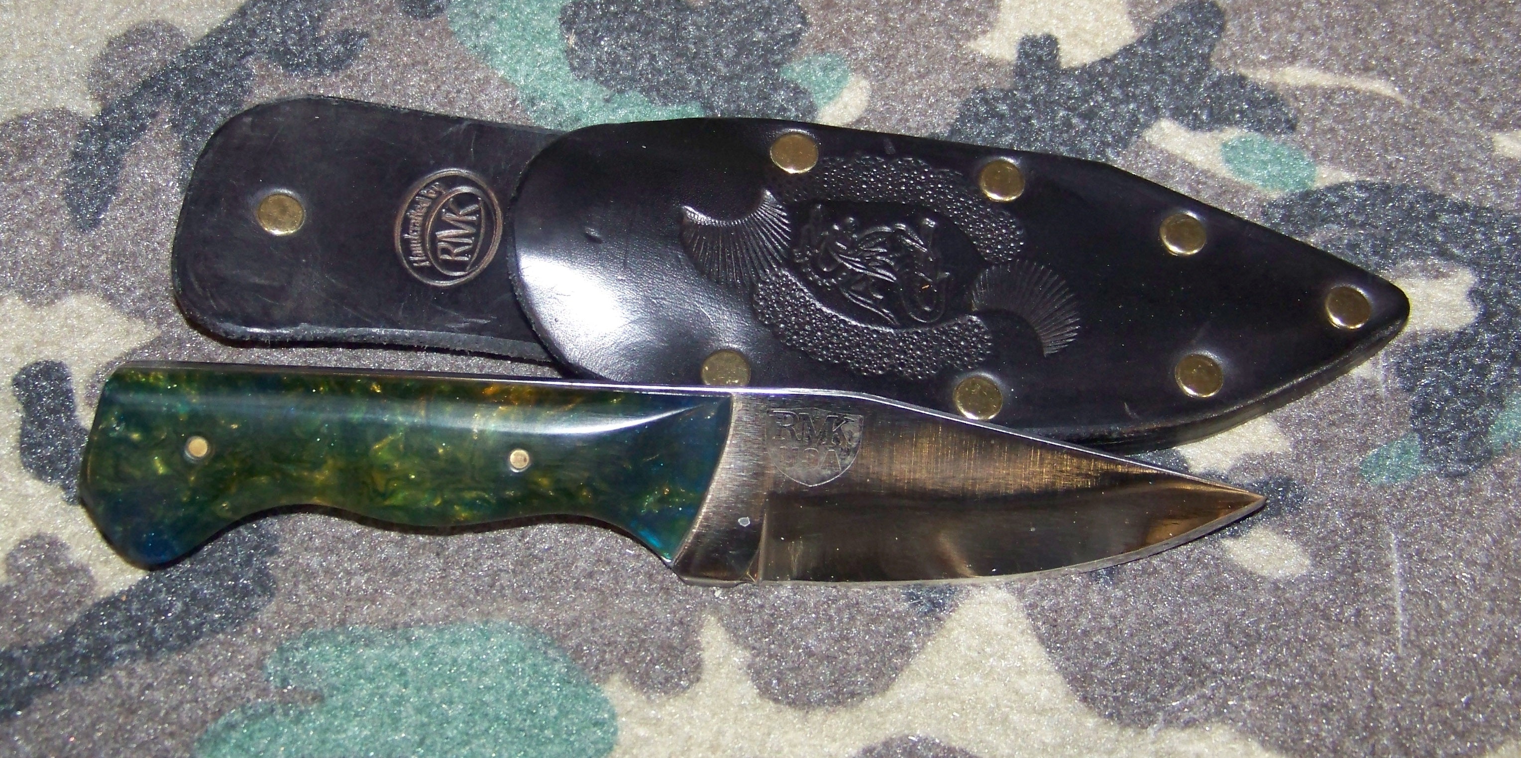 Hand Forged Knife: EDC Custom W / Resin handle