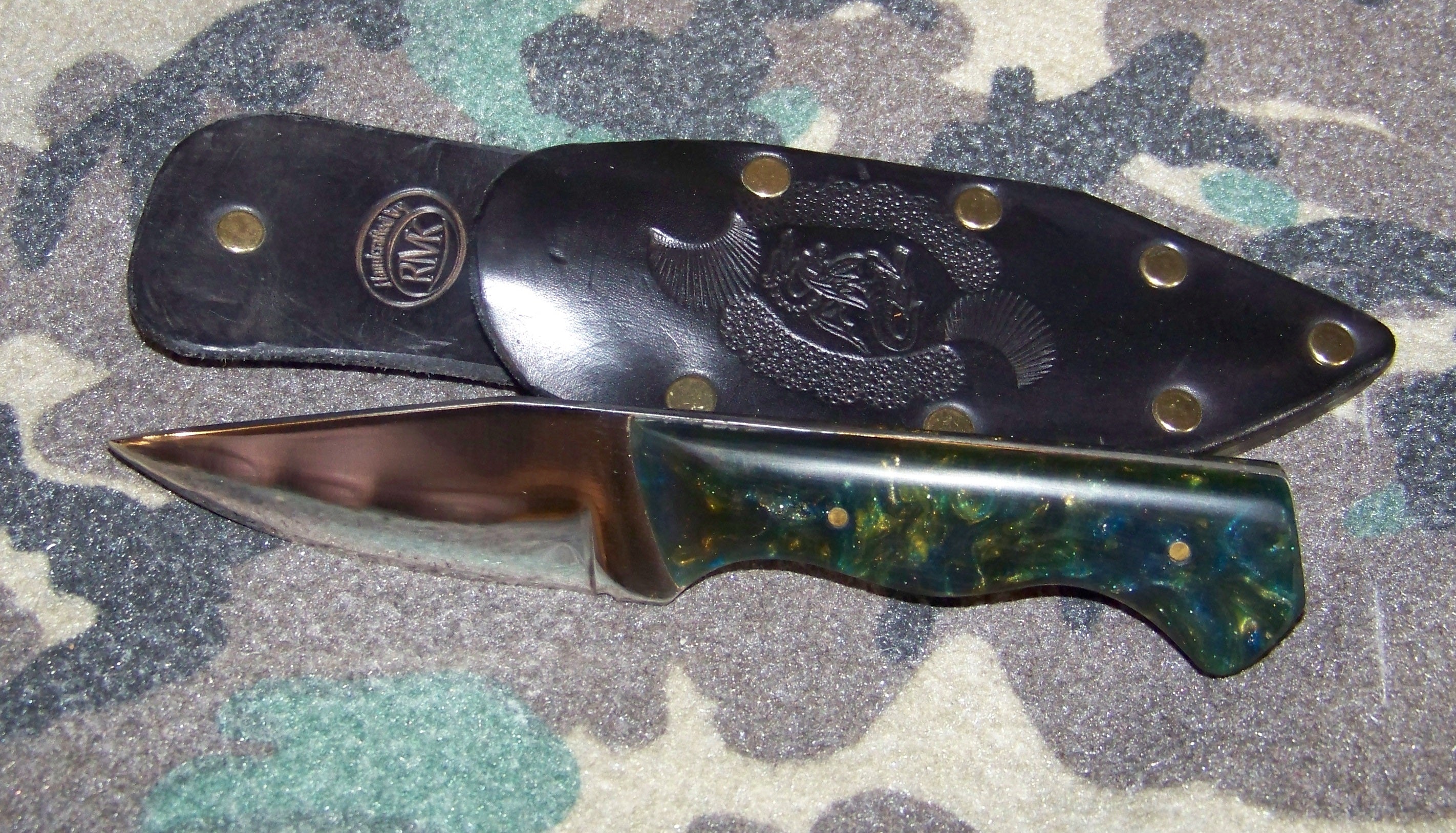 Hand Forged Knife: EDC Custom W / Resin handle