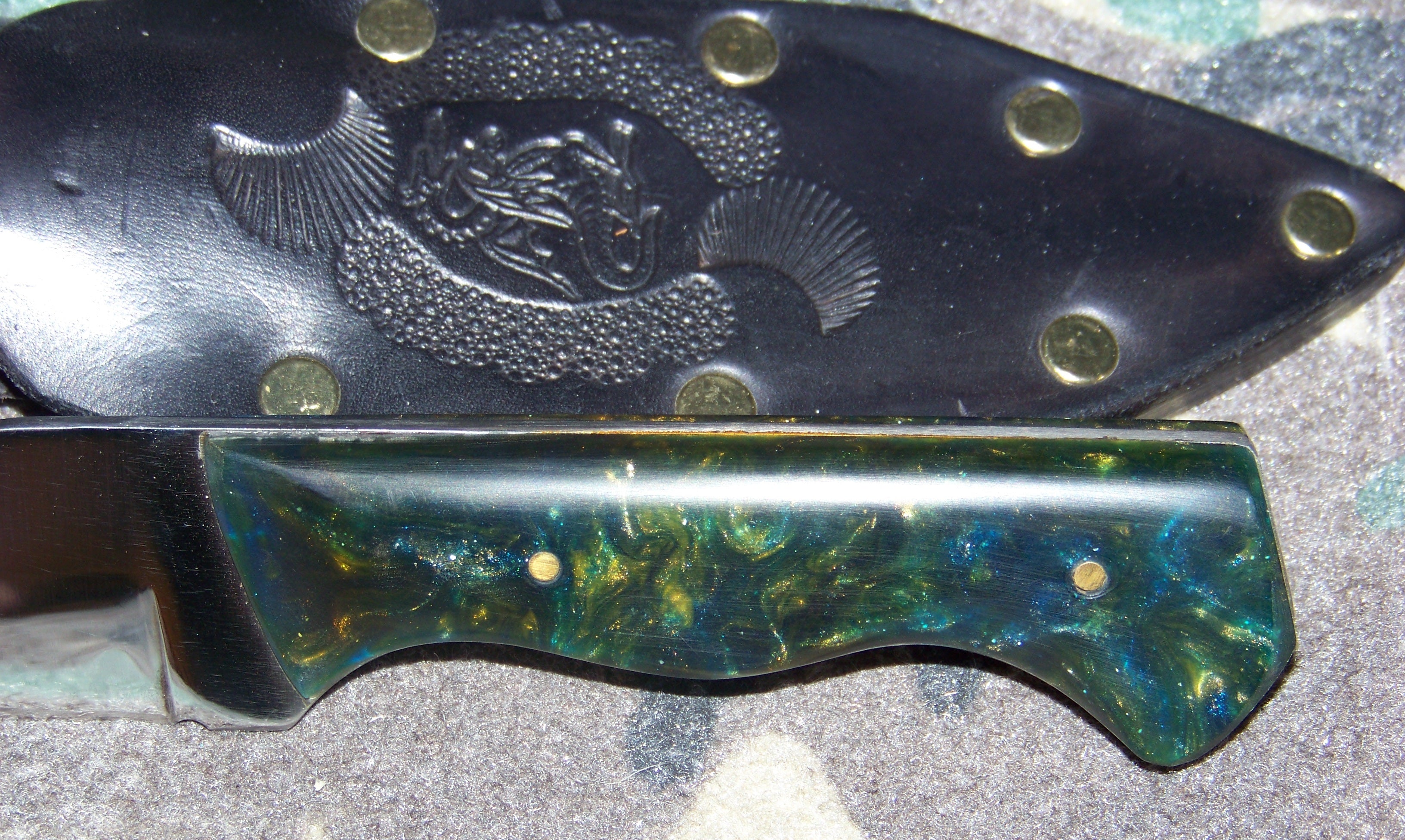 Hand Forged Knife: EDC Custom W / Resin handle