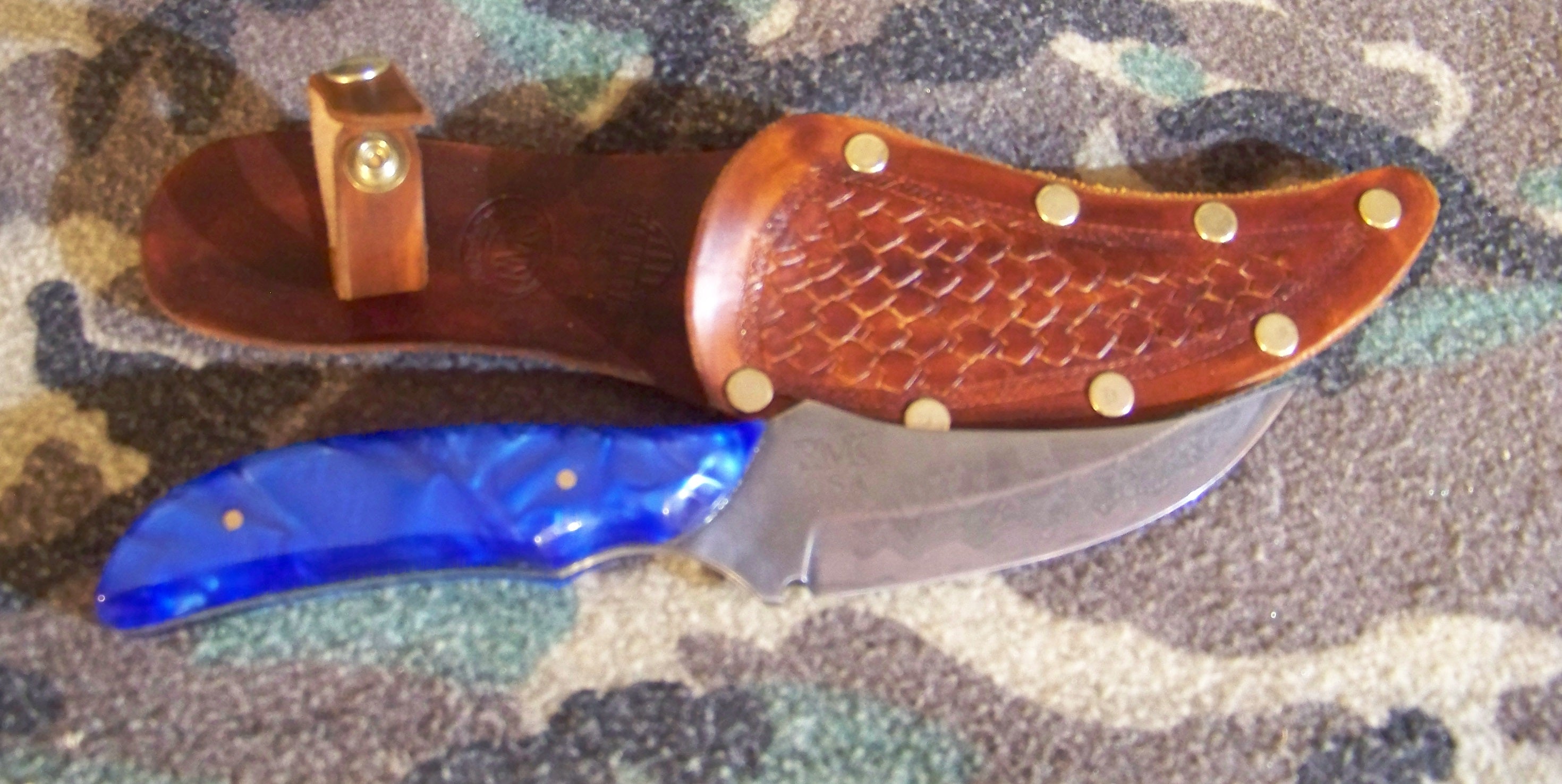Hand Forged Knife: Custom Damascus Hunting / Skinner
