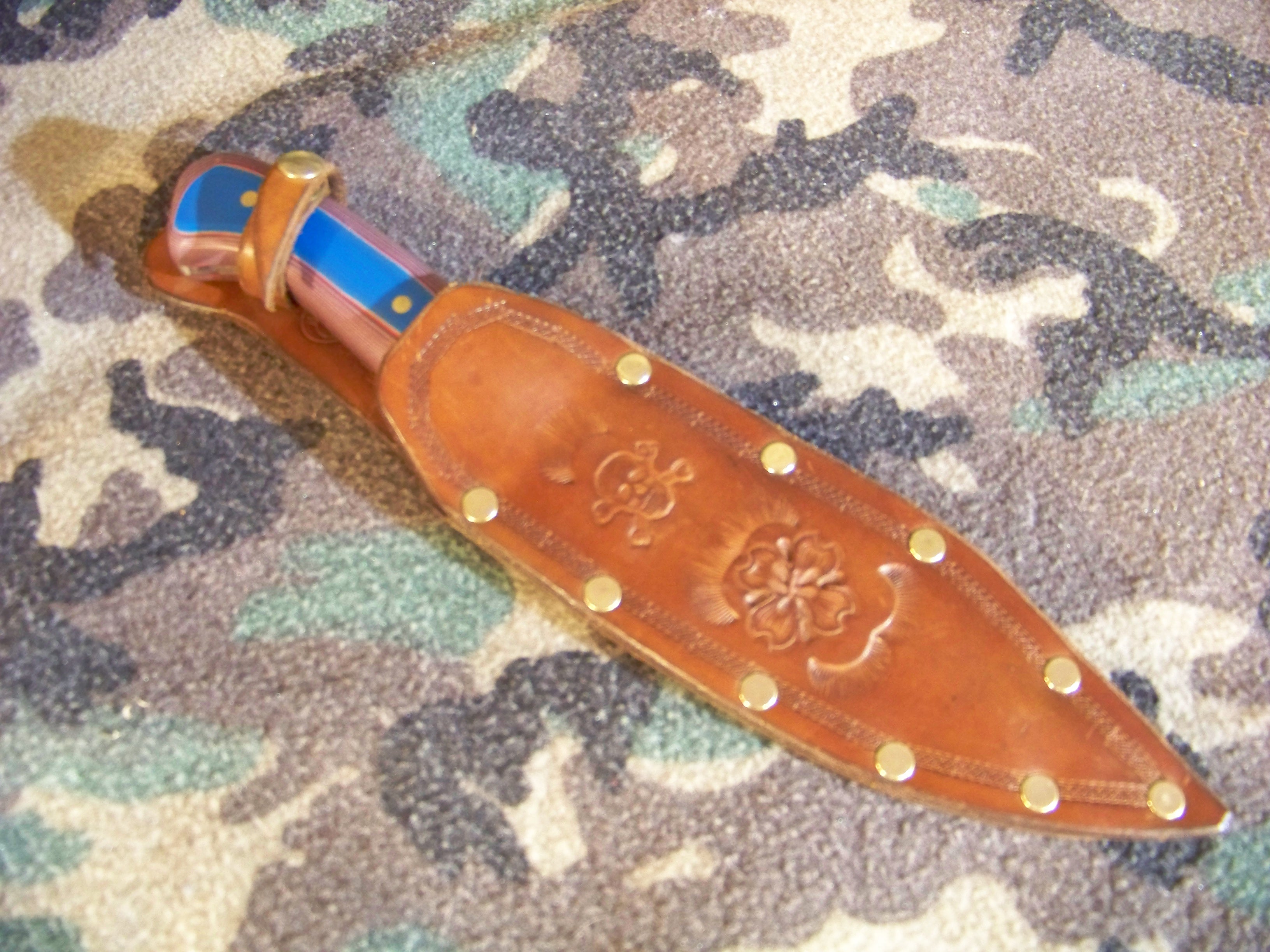 Hand Forged Knife: Damascus Hunting / Camp Knife