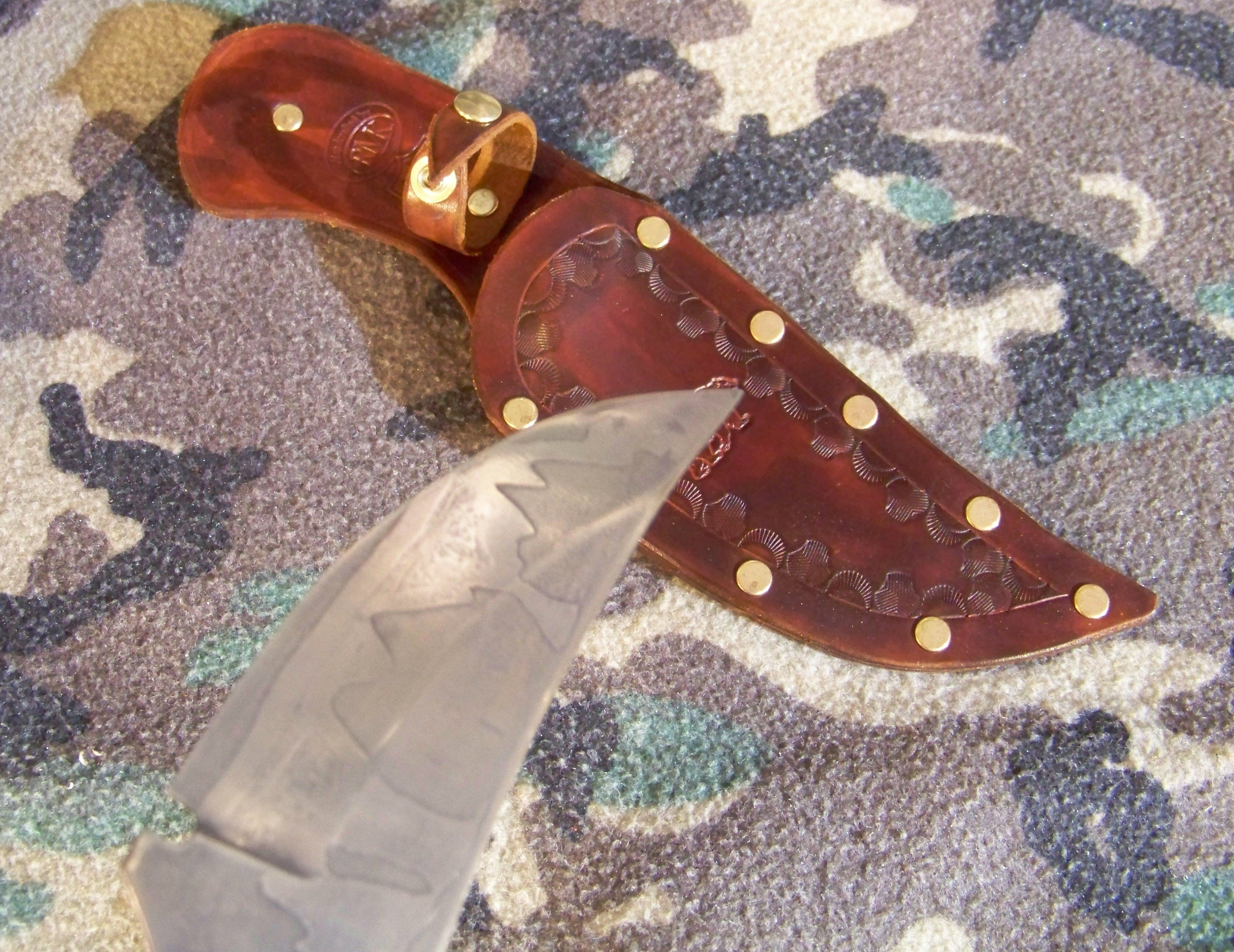 Hand Forged Knife:  Damascus Hunter / Skinner Knife