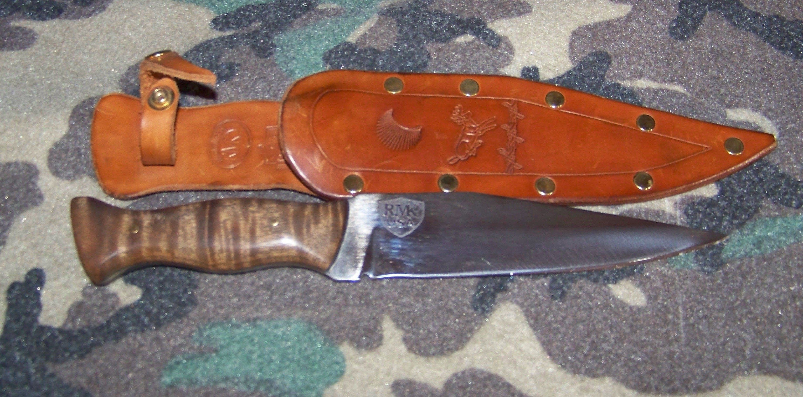 Hand Forged Knife: Custom Knife / Tiger Stripe Walnut Handle